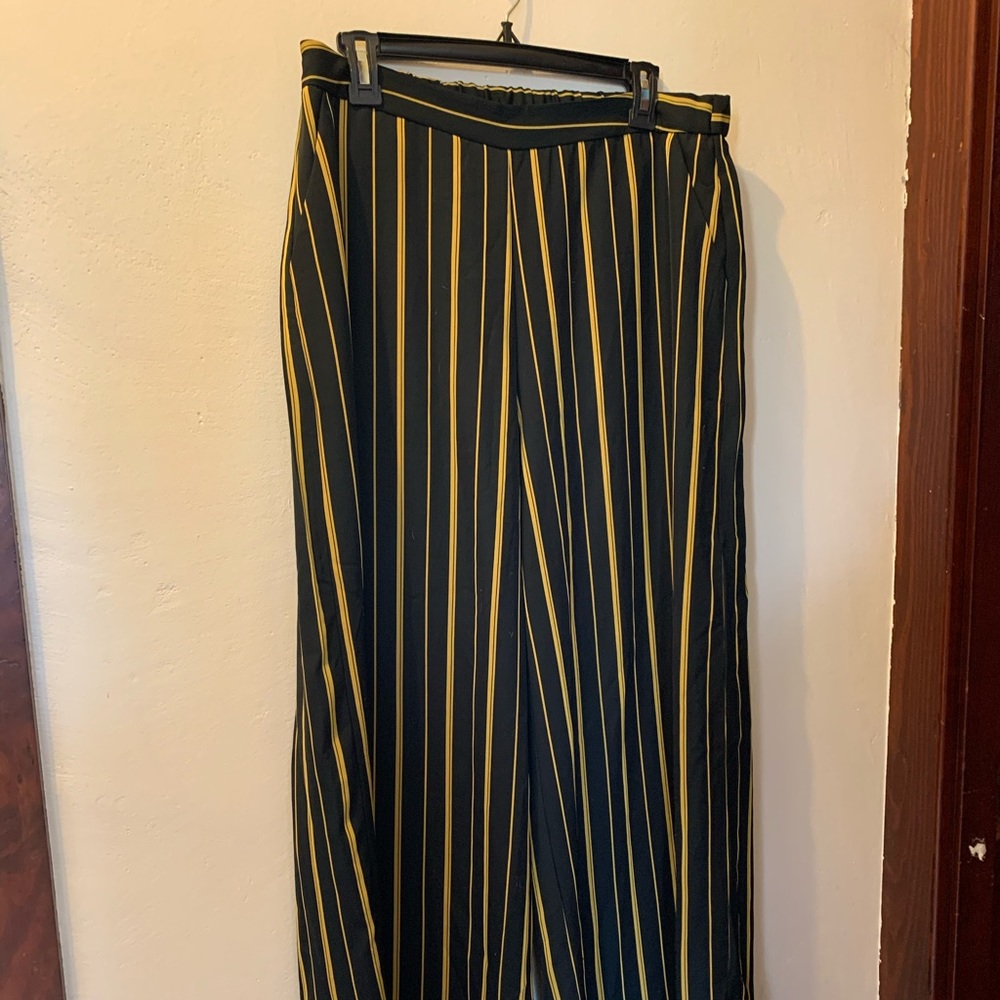 Fashion Nova wide legged trousers, black w yellow